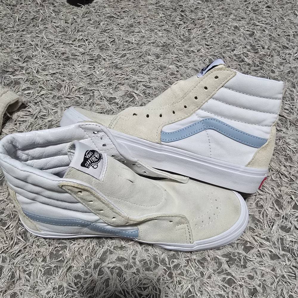 Vans Sk8-Hi Cream Suede High Top Sneakers Women’s Size 6.5 Light Blue Stripe